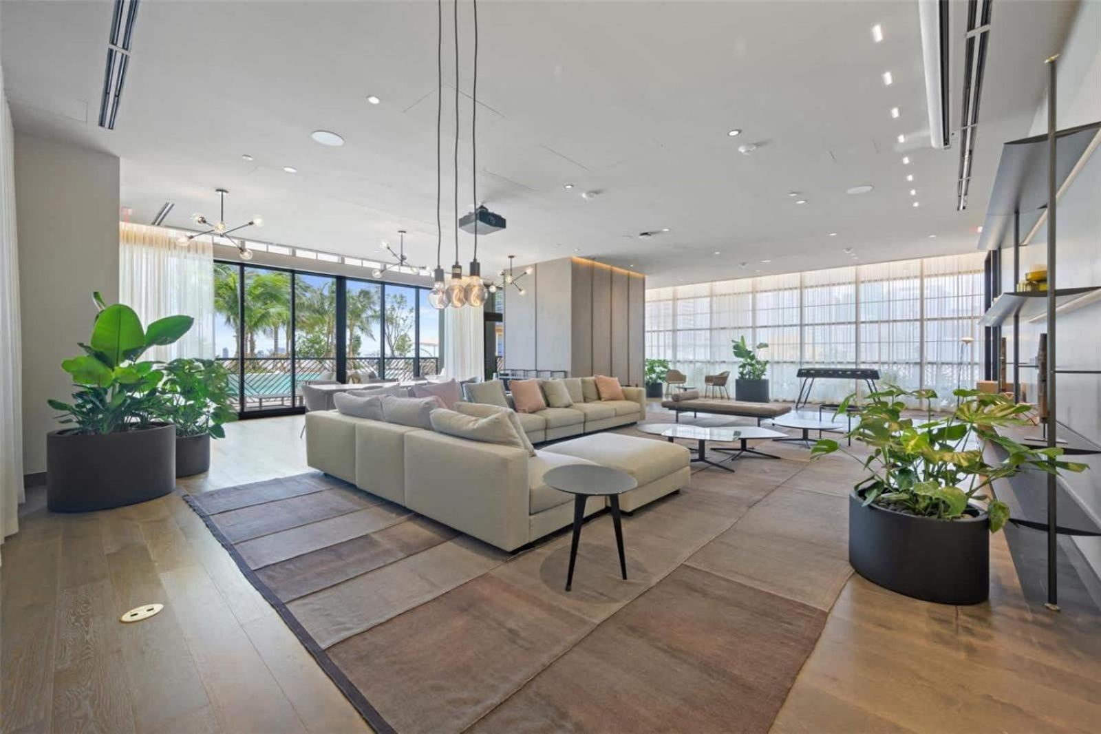 Apartment Stylish -amenities & Pool