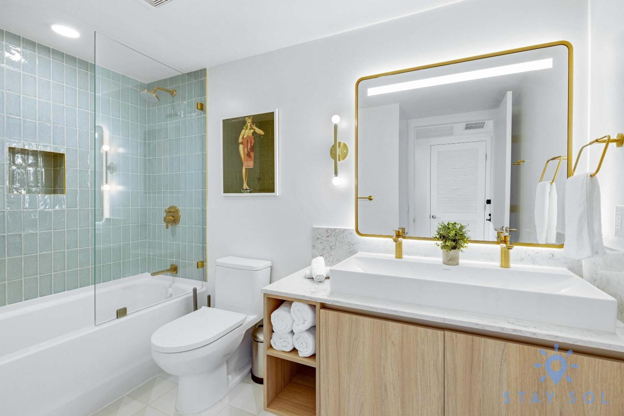 Stylish -amenities & Pool Apartment Miami