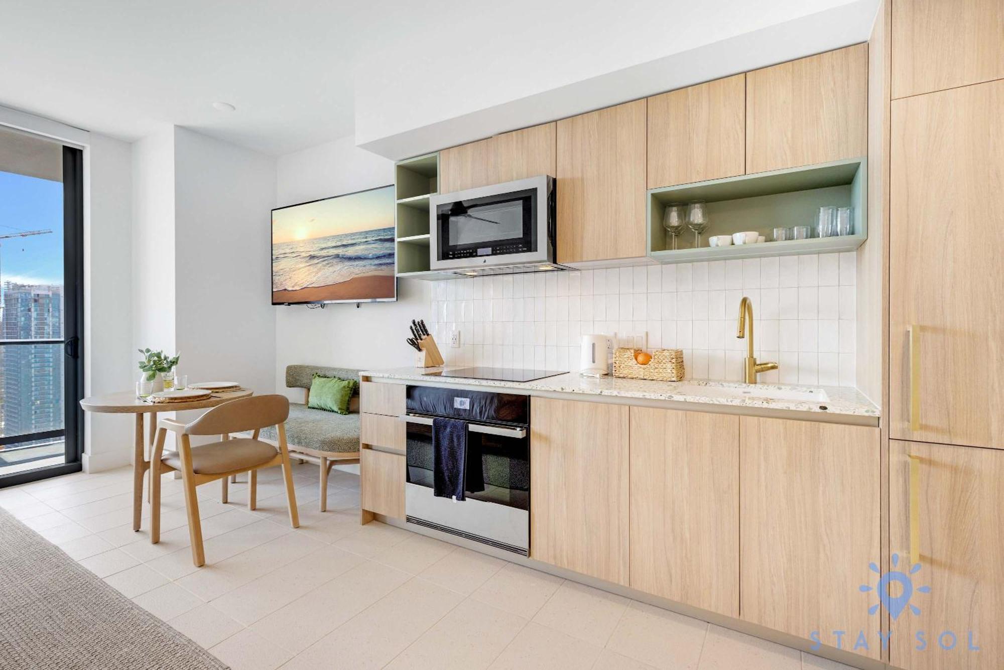 Stylish -amenities & Pool * Miami