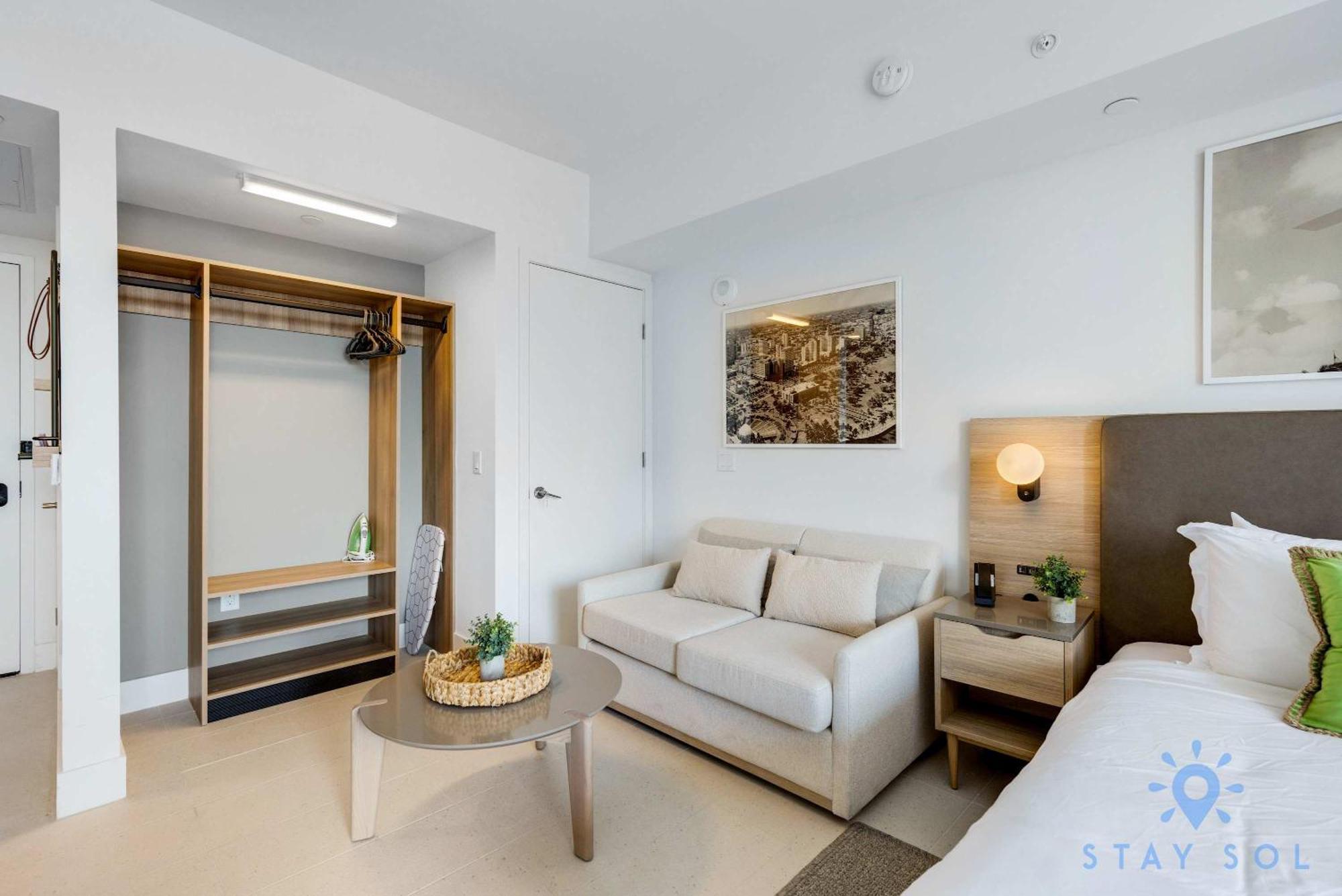 Stylish -amenities & Pool