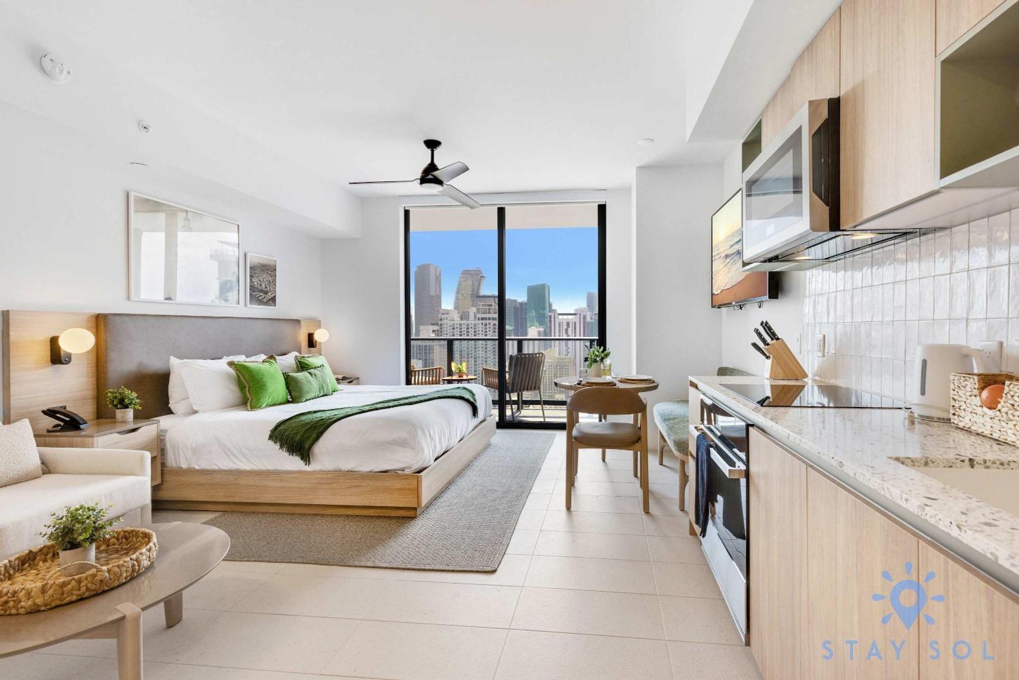 Stylish -amenities & Pool *