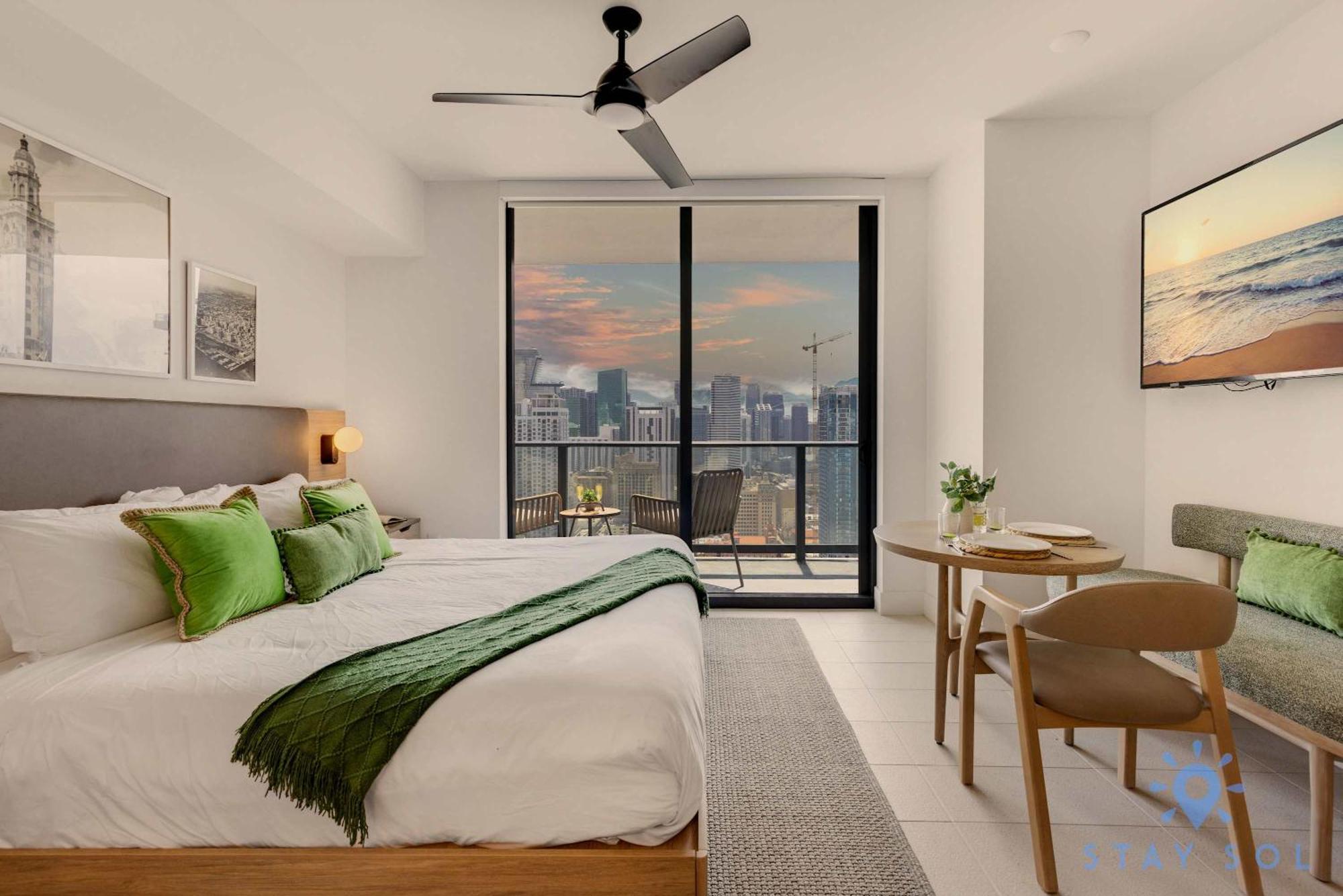 Stylish -amenities & Pool * Miami