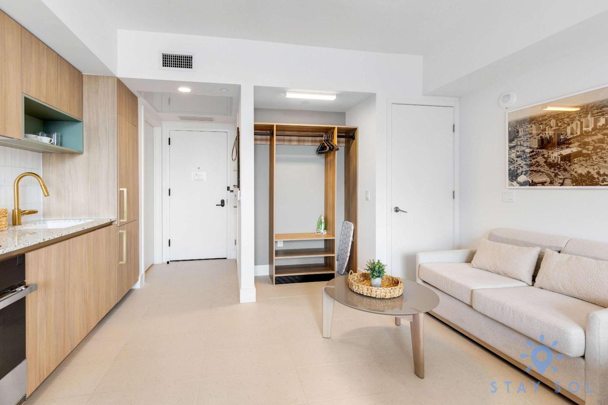Stylish -amenities & Pool