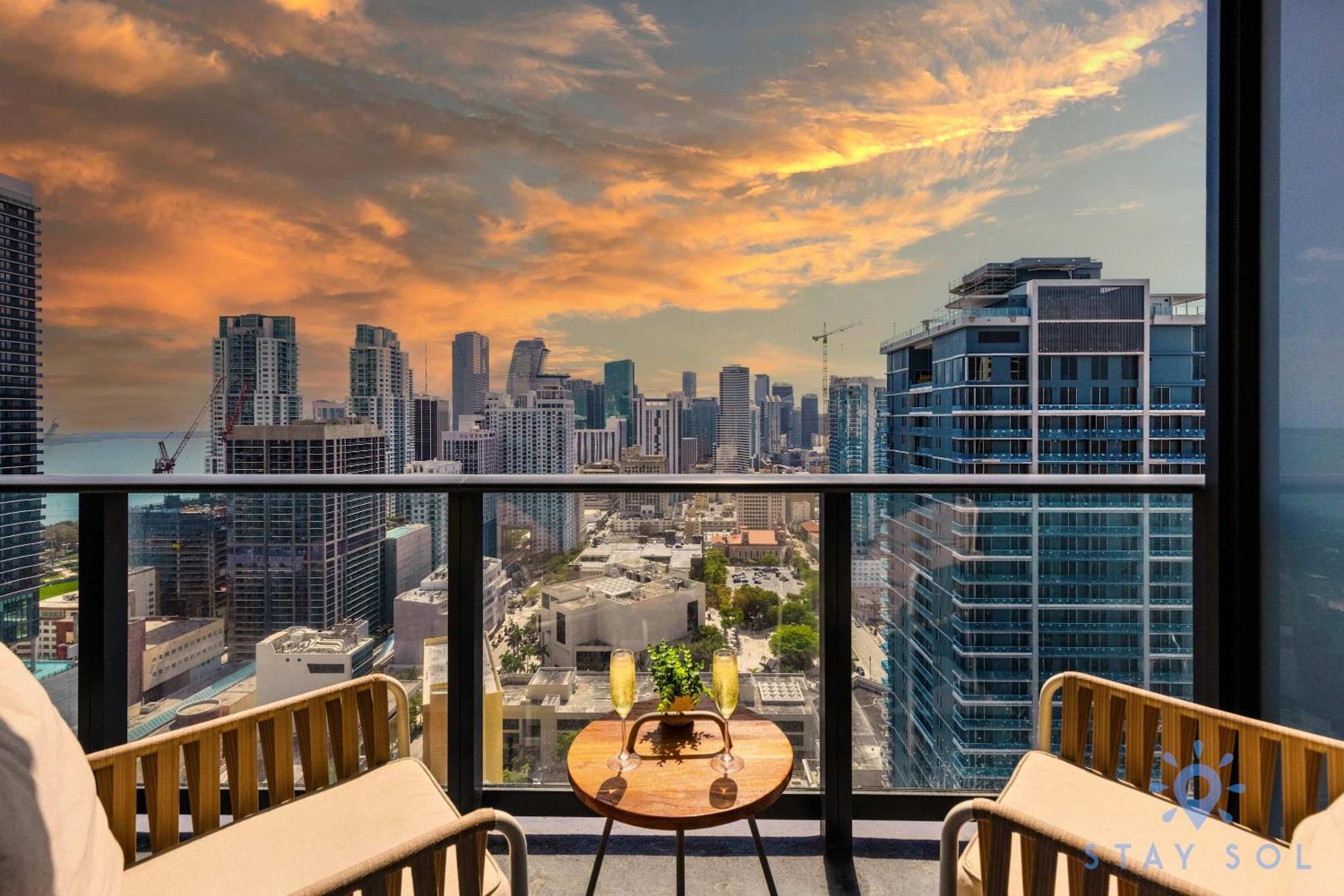 Stylish -amenities & Pool Apartment Miami