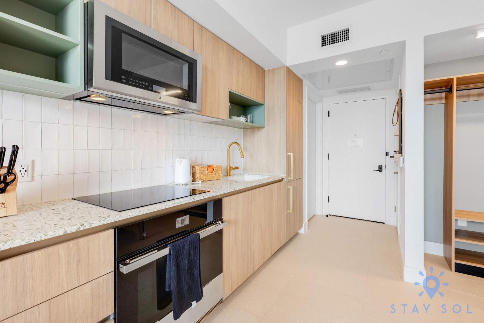 Stylish -amenities & Pool *